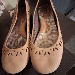 Born Beige Leather Cutout Flats